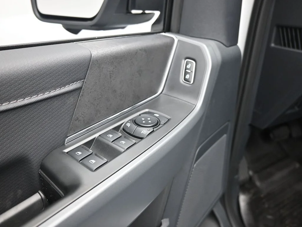 New 2026 Oxford White Ford XLT image 11