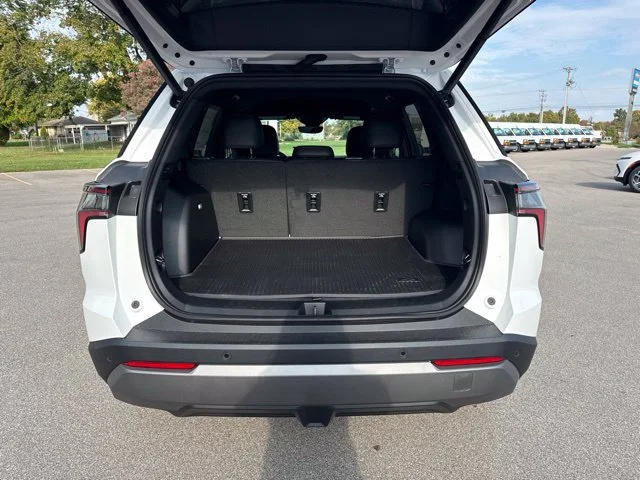 New 2027 Summit White Chevrolet LT image 15
