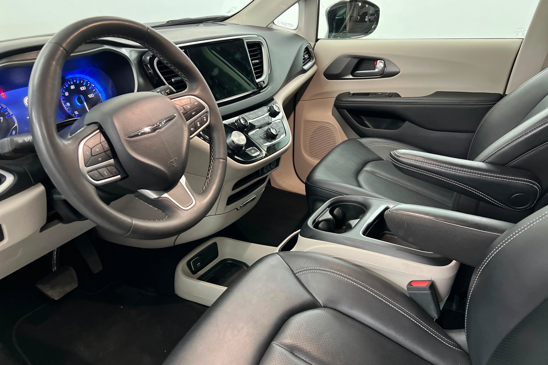2024 Chrysler Pacifica Touring L - Photo 16