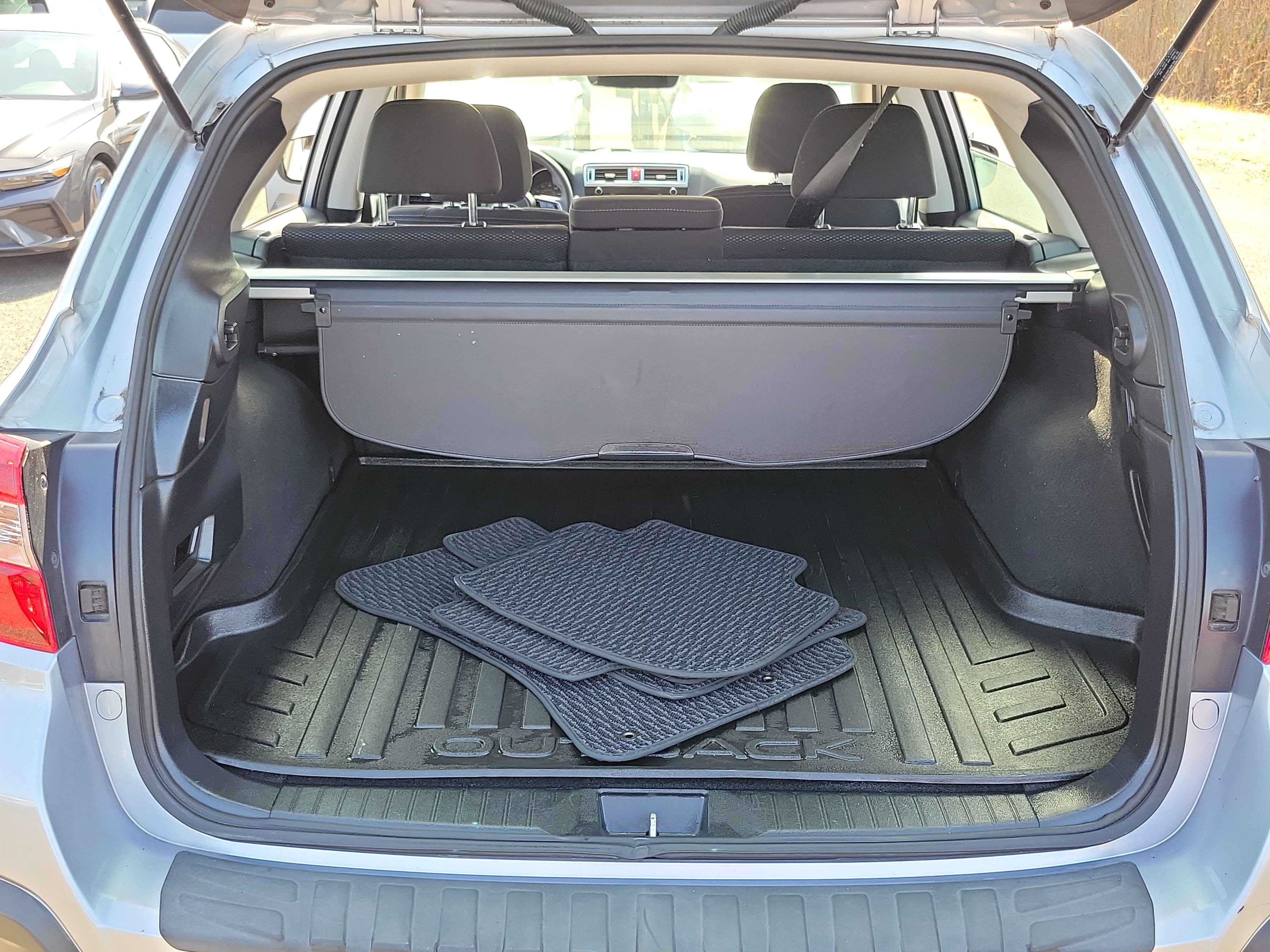 Used 2018 Ice Silver Metallic Subaru  image 19