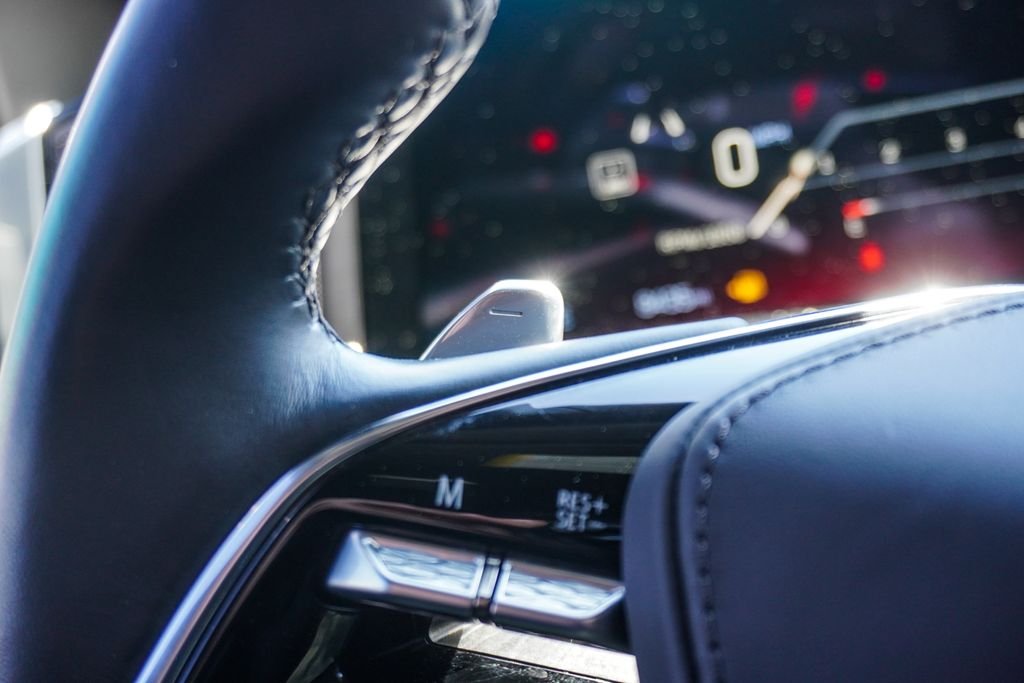 Used 2025 White Cadillac V-Series image 25