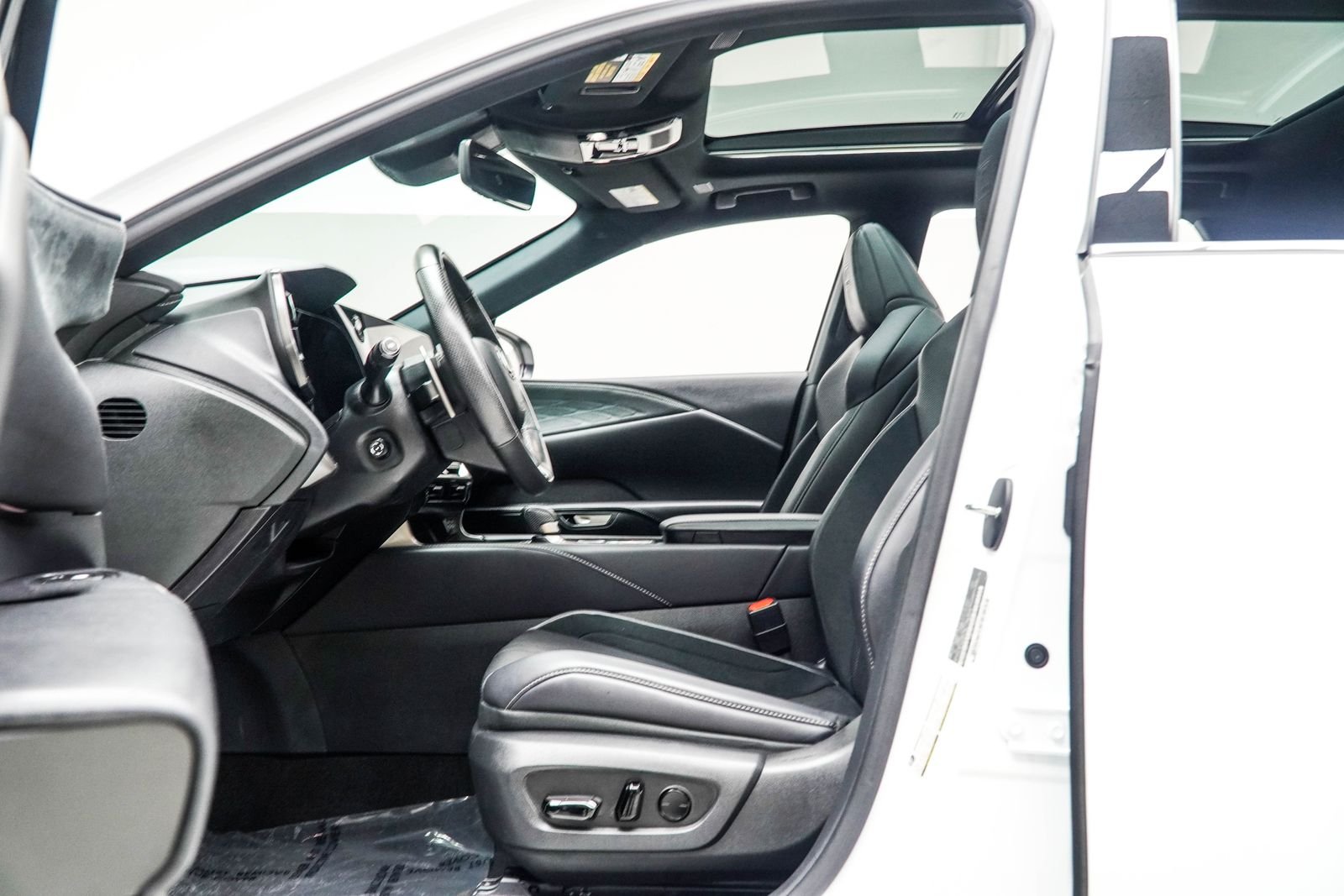 Used 2024 White Lexus 500h F SPORT Performance image 34