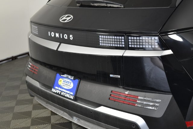 New 2026 Black Hyundai SE image 6