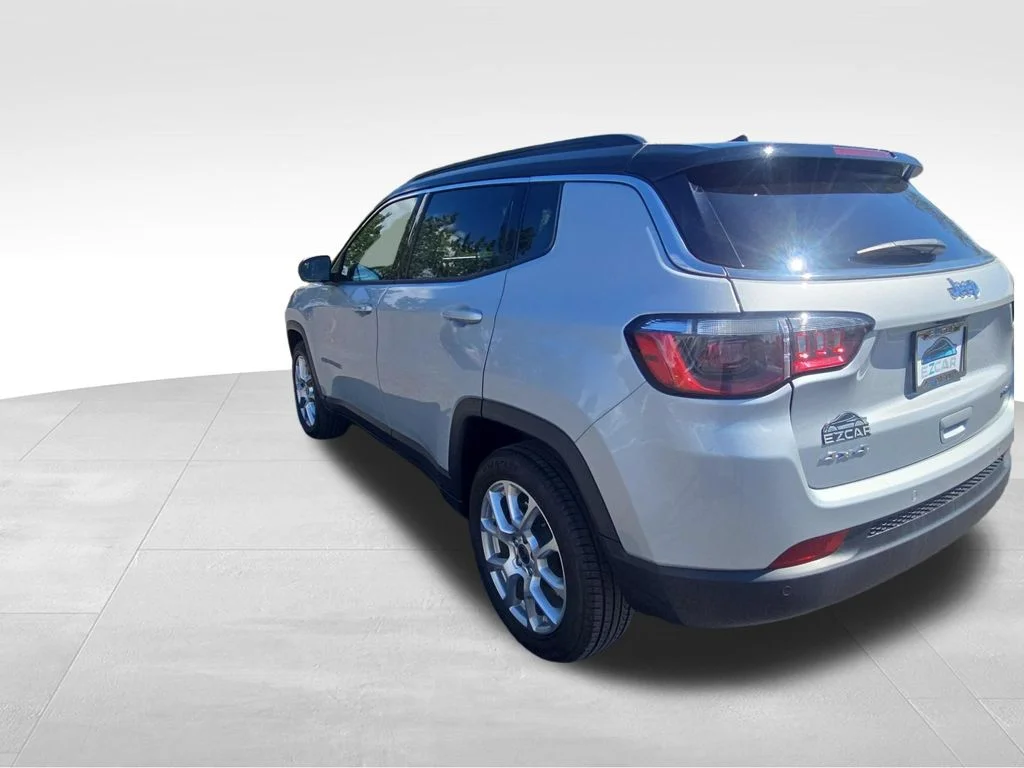 Used 2025 Silver Jeep Limited image 13