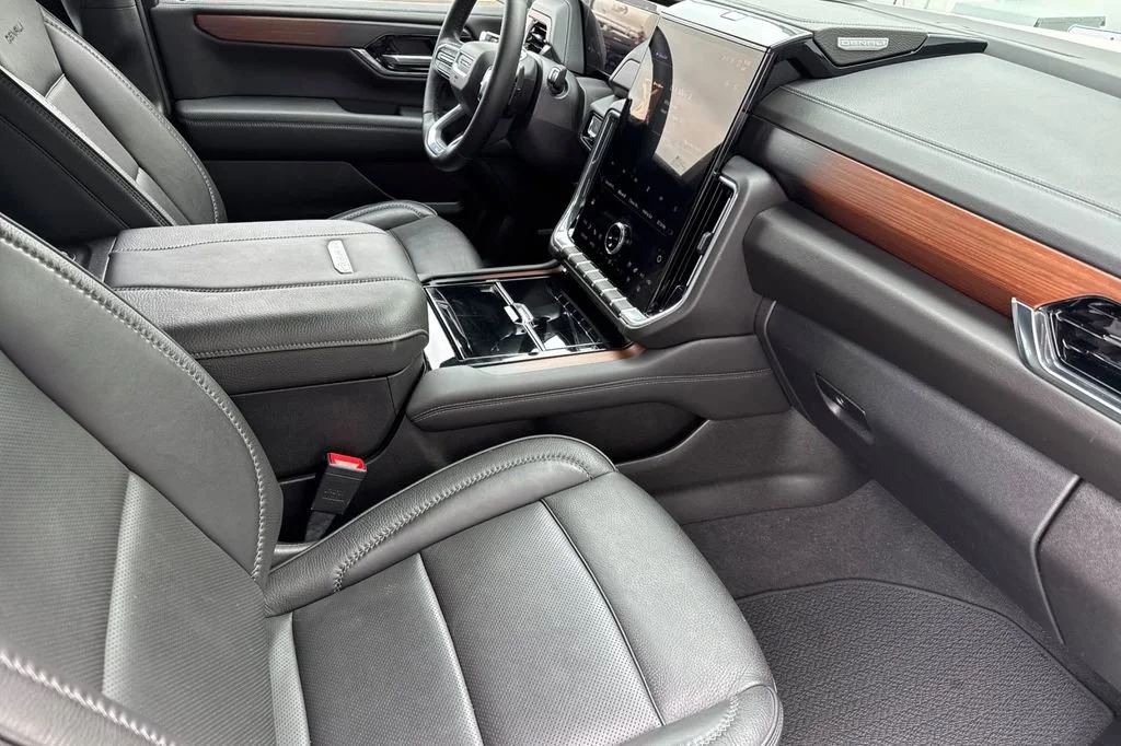 2025 GMC Yukon XL Denali - Photo 17