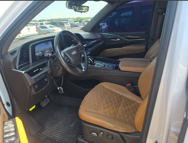 Used 2022 White Cadillac Premium Luxury image 8
