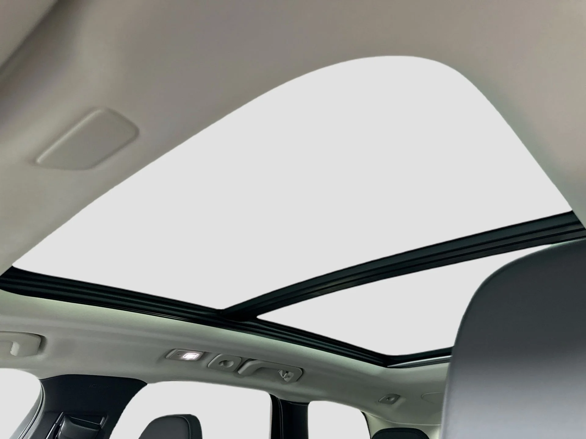 2026 Volvo XC60 Plus - Photo 21