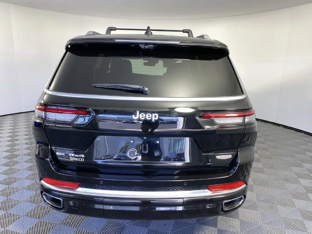 Used 2021 Diamond Black Jeep Summit image 7