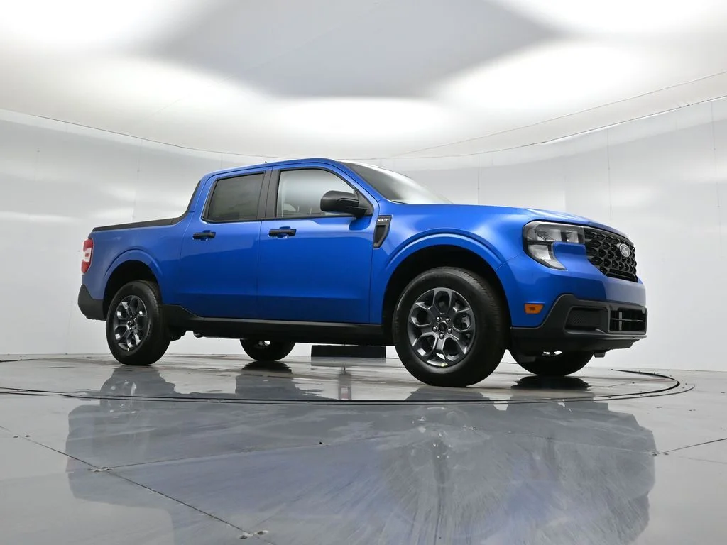 New 2026 Velocity Blue Ford XLT image 3