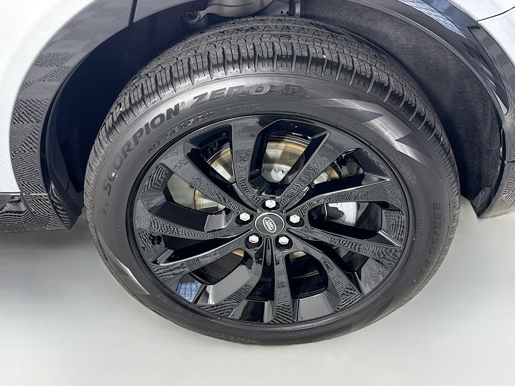 New 2025 Hakuba Silver LAND ROVER Dynamic SE image 32