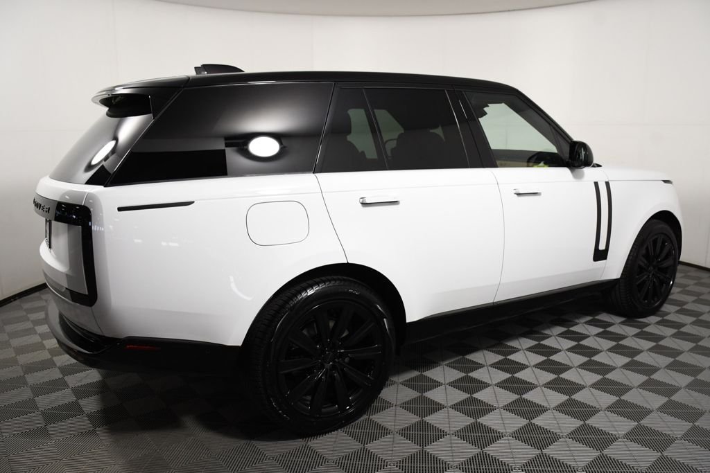 New 2026 Fuji White Land Rover SE image 7