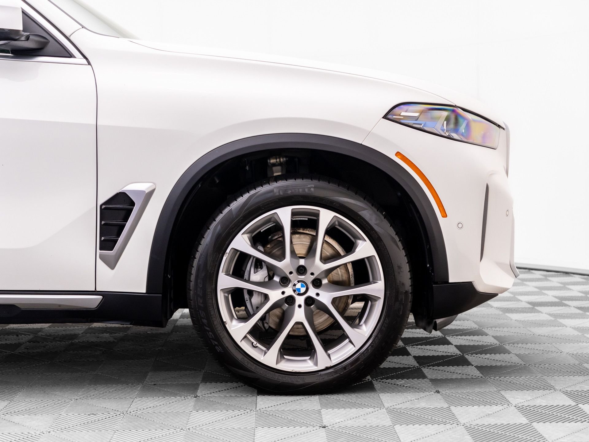 Used 2024 White BMW xDrive40i image 37