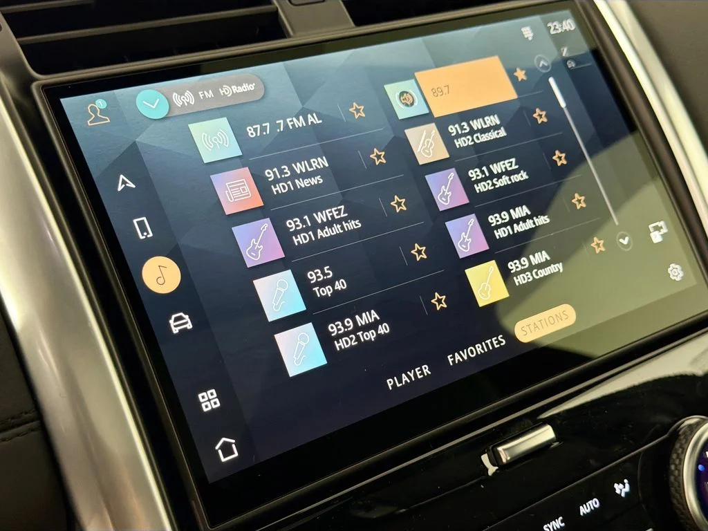 New 2026 Santorini Black Land Rover S image 15