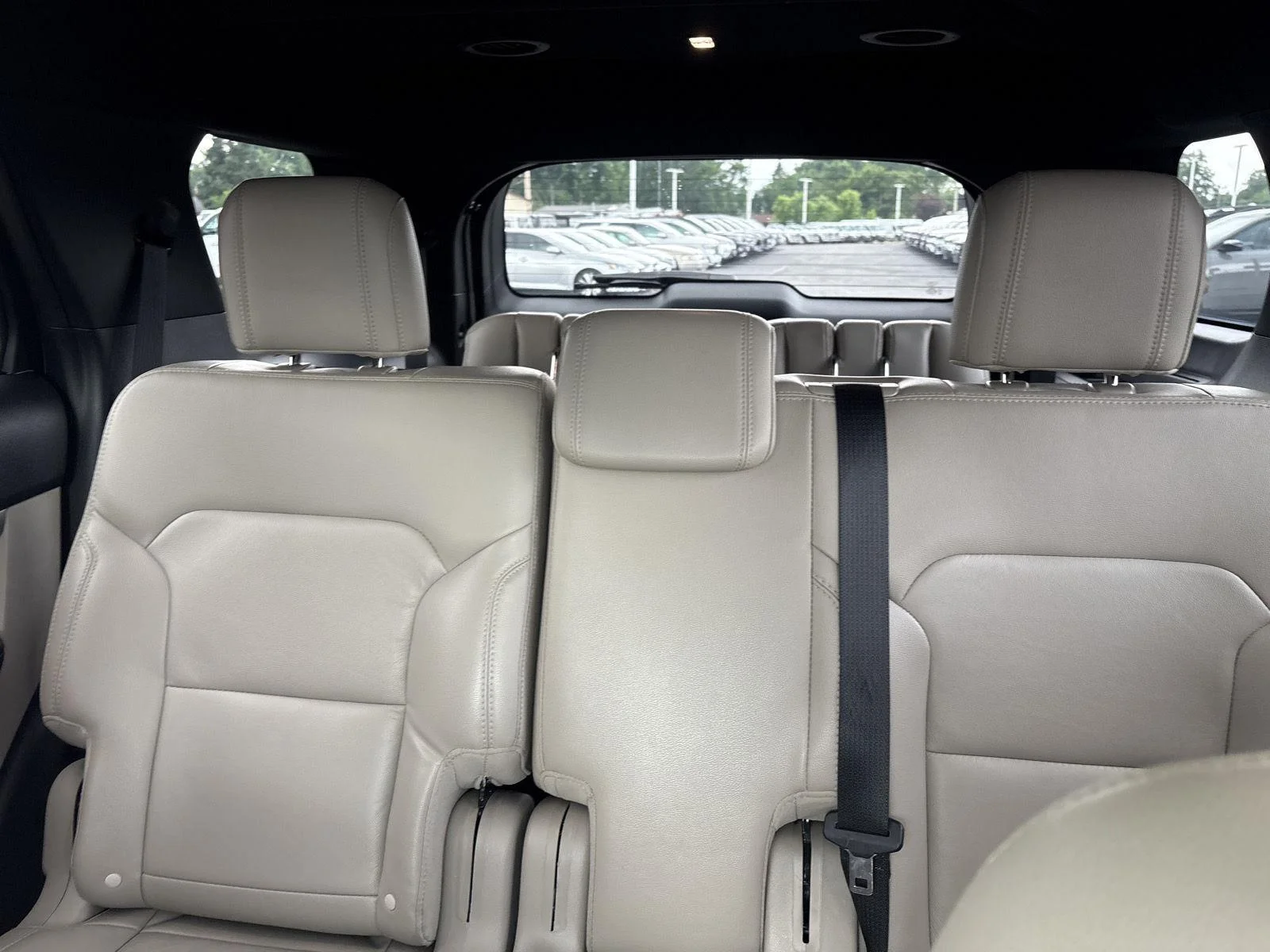 Used 2018 White Platinum Metallic Tri-Coat Ford XLT image 26