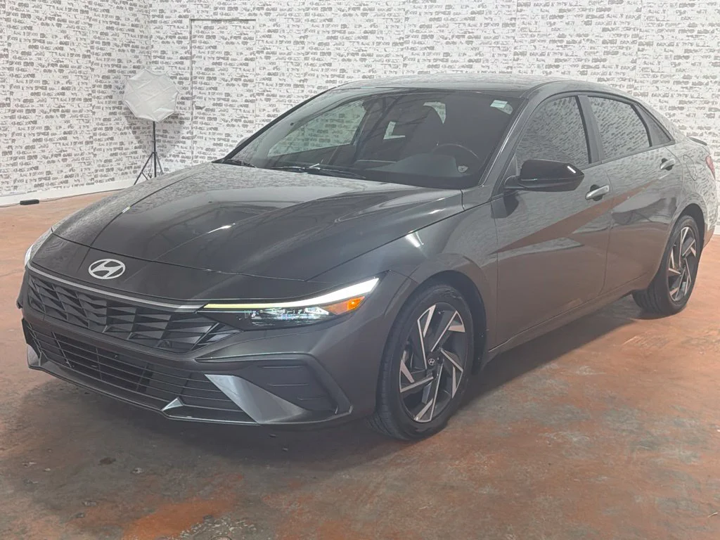 Used 2025 Amazon Gray Hyundai SEL Sport image 3