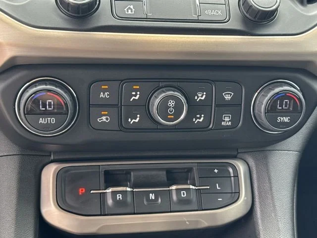 Used 2020 Ebony Twilight Metallic GMC AWD 4dr Denali image 22
