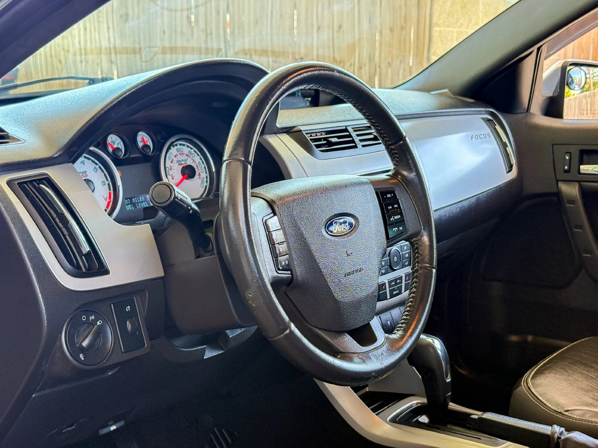 Used 2010 Gray Ford SEL image 11