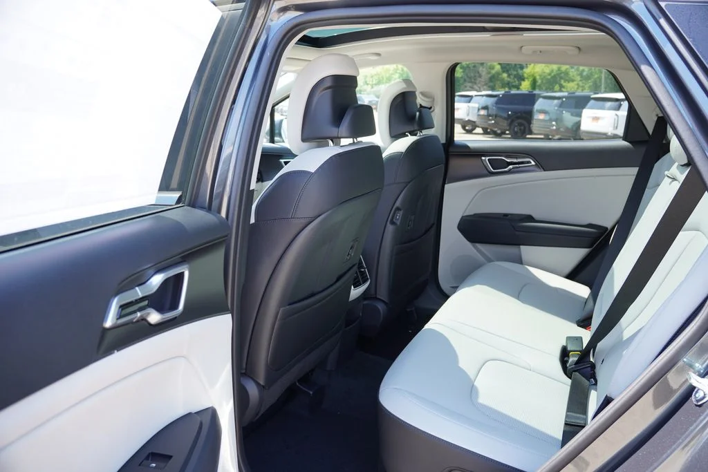 2027 Kia Sportage EX Hybrid - Photo 11