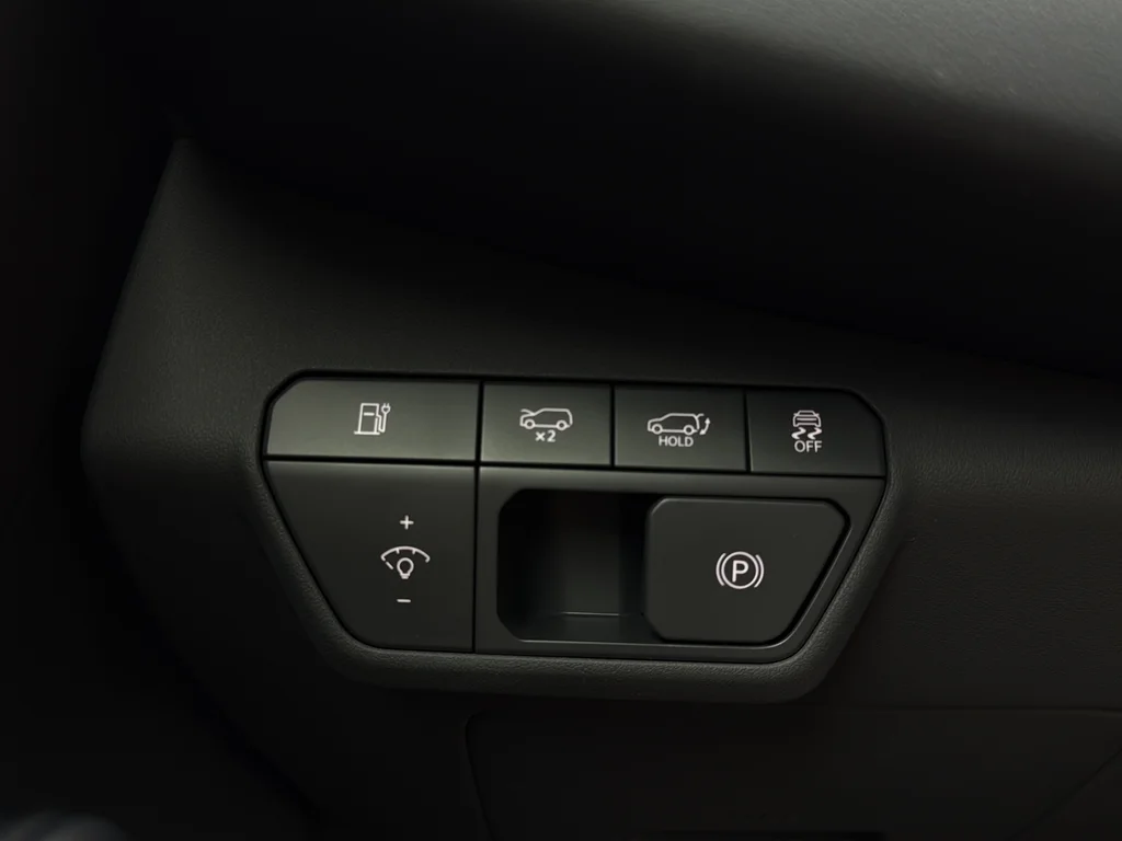 Used 2024 Ivory Silver Kia GT-Line image 17