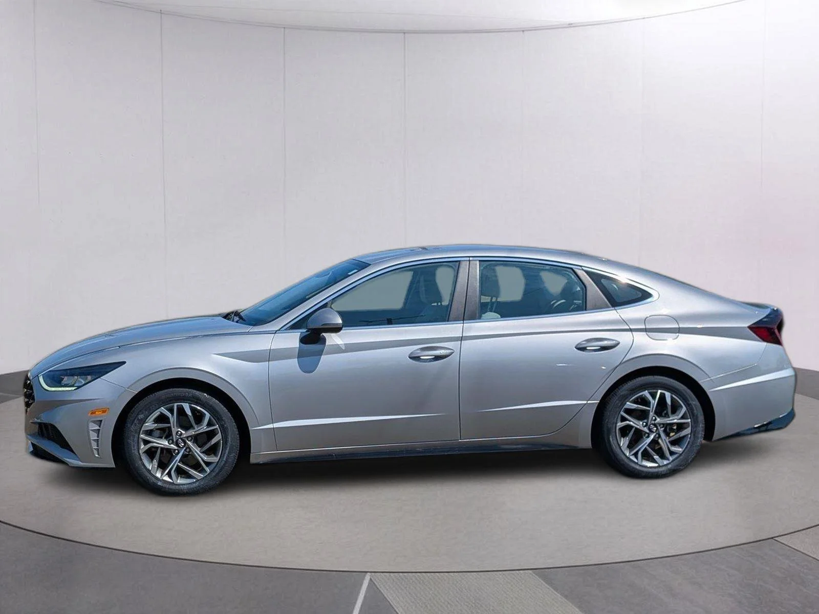 Used 2023 Curated Silver Hyundai SEL image 3