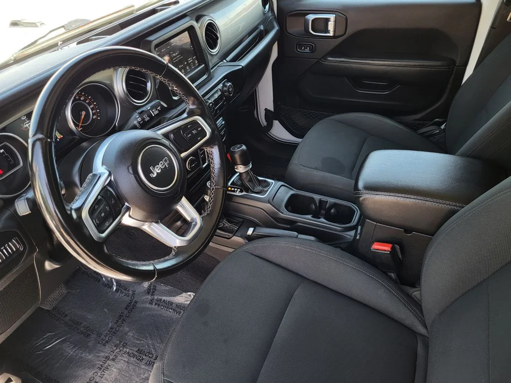 Used 2021 White Jeep Unlimited Sahara image 9