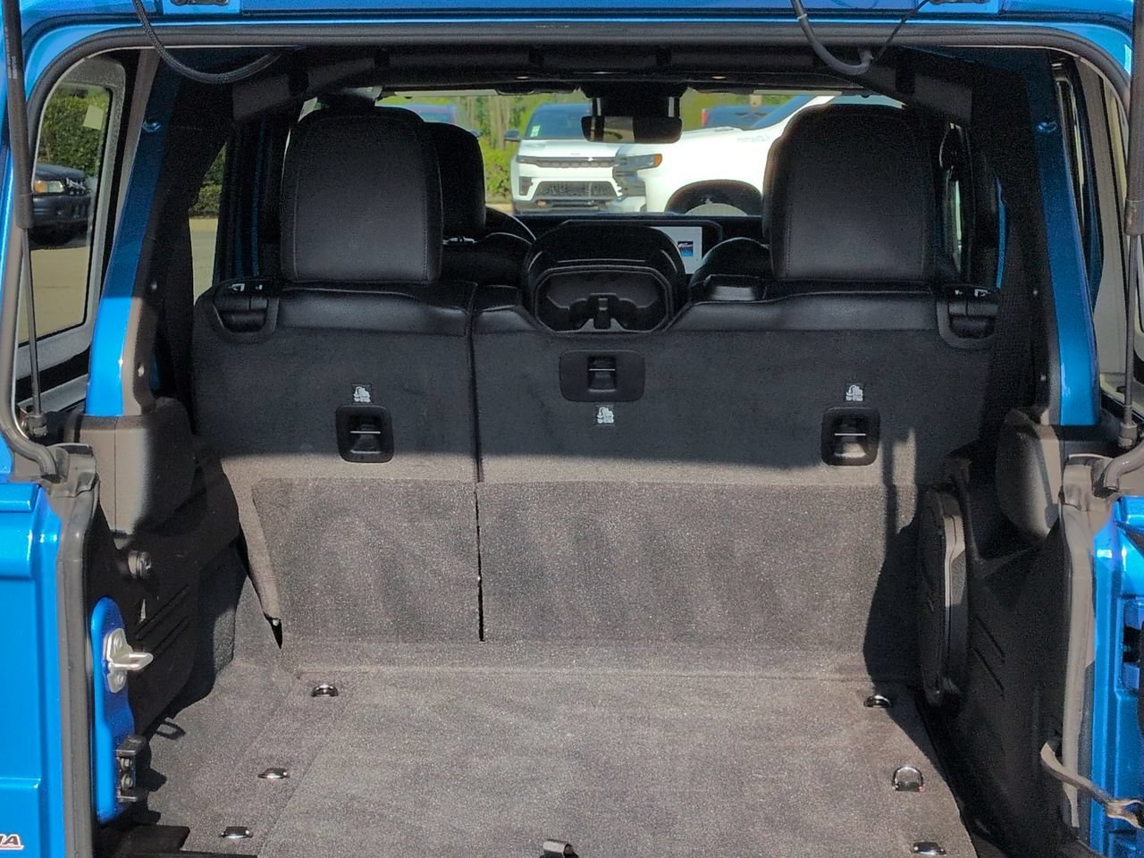 Used 2024 Blue Pearl Jeep Sahara image 12