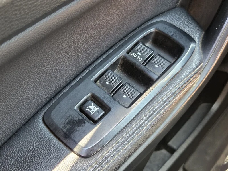 Used 2019 Shadow Black FORD LARIAT 4WD SUPERCREW 5