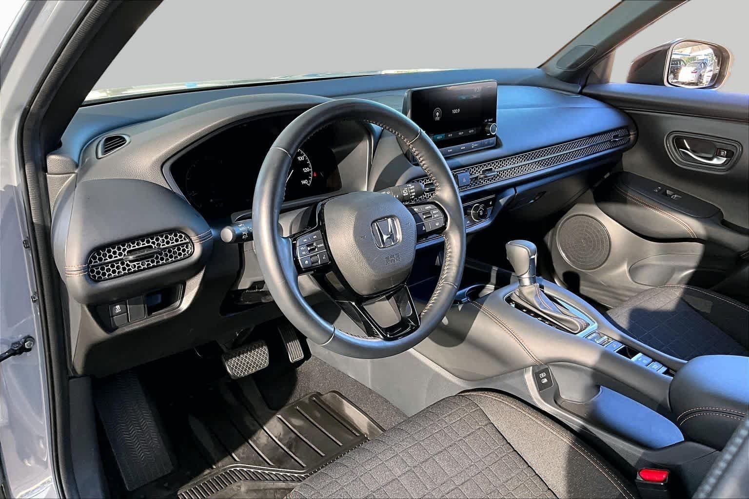 Used 2025 Urban Gray Pearl Honda Sport image 18