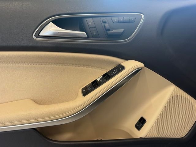 Used 2016 Black Mercedes-Benz GLA 250 image 10