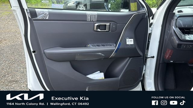 New 2027 Snow White Pearl / Black Roof Kia X-Line S image 9