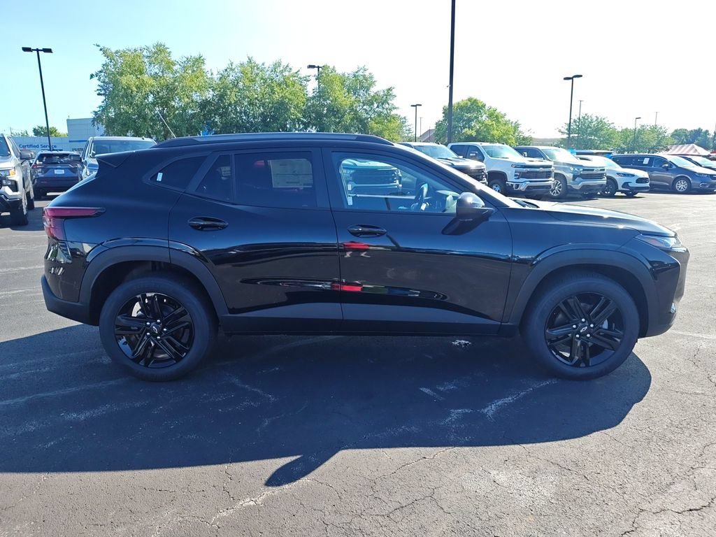 New 2026 Mosaic Black Metallic Chevrolet ACTIV image 6