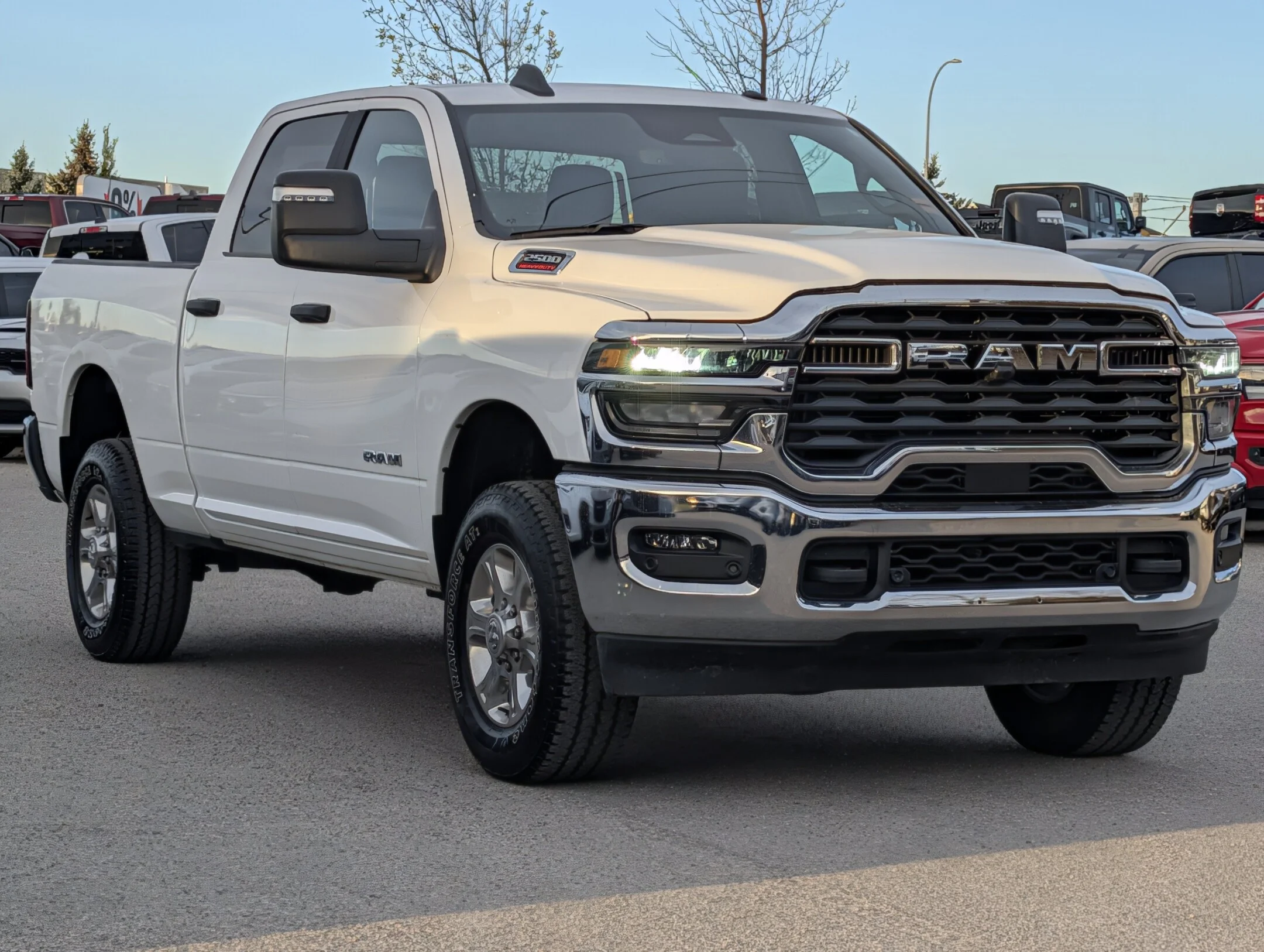 Used 2025 White RAM Big Horn - Level I - 6.4L HEMI - Apple CarPla - Big Horn 4x4 Crew Cab 64 Box image 2