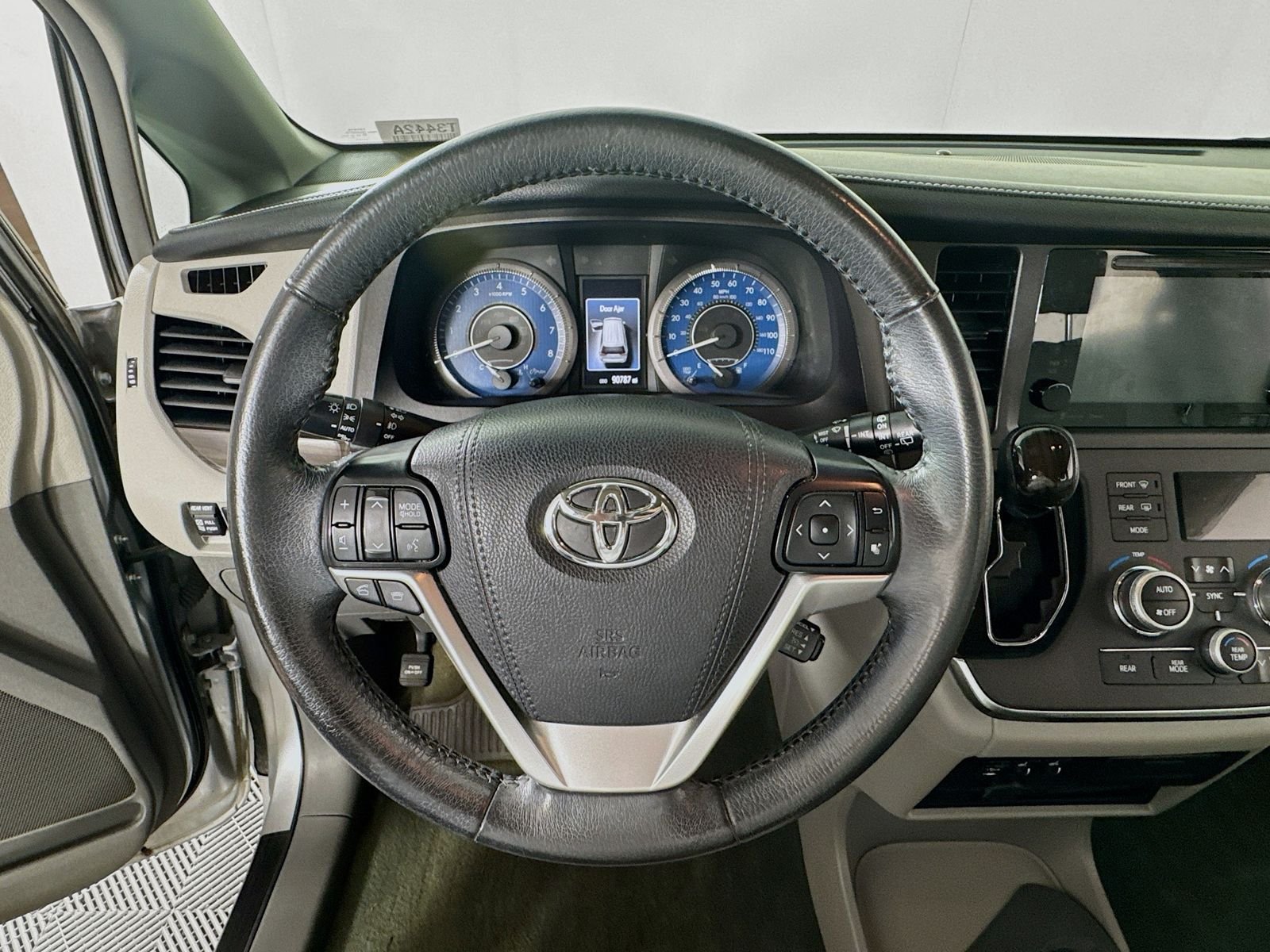 Used 2017 Silver Sky Metallic Toyota XLE Premium AWD image 13