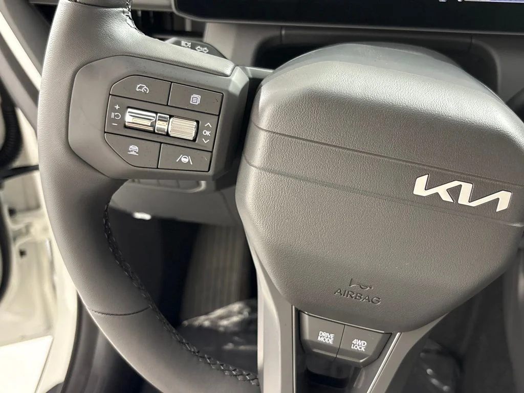 New 2027 Snow White Pearl / Black Roof Kia X-Line image 28