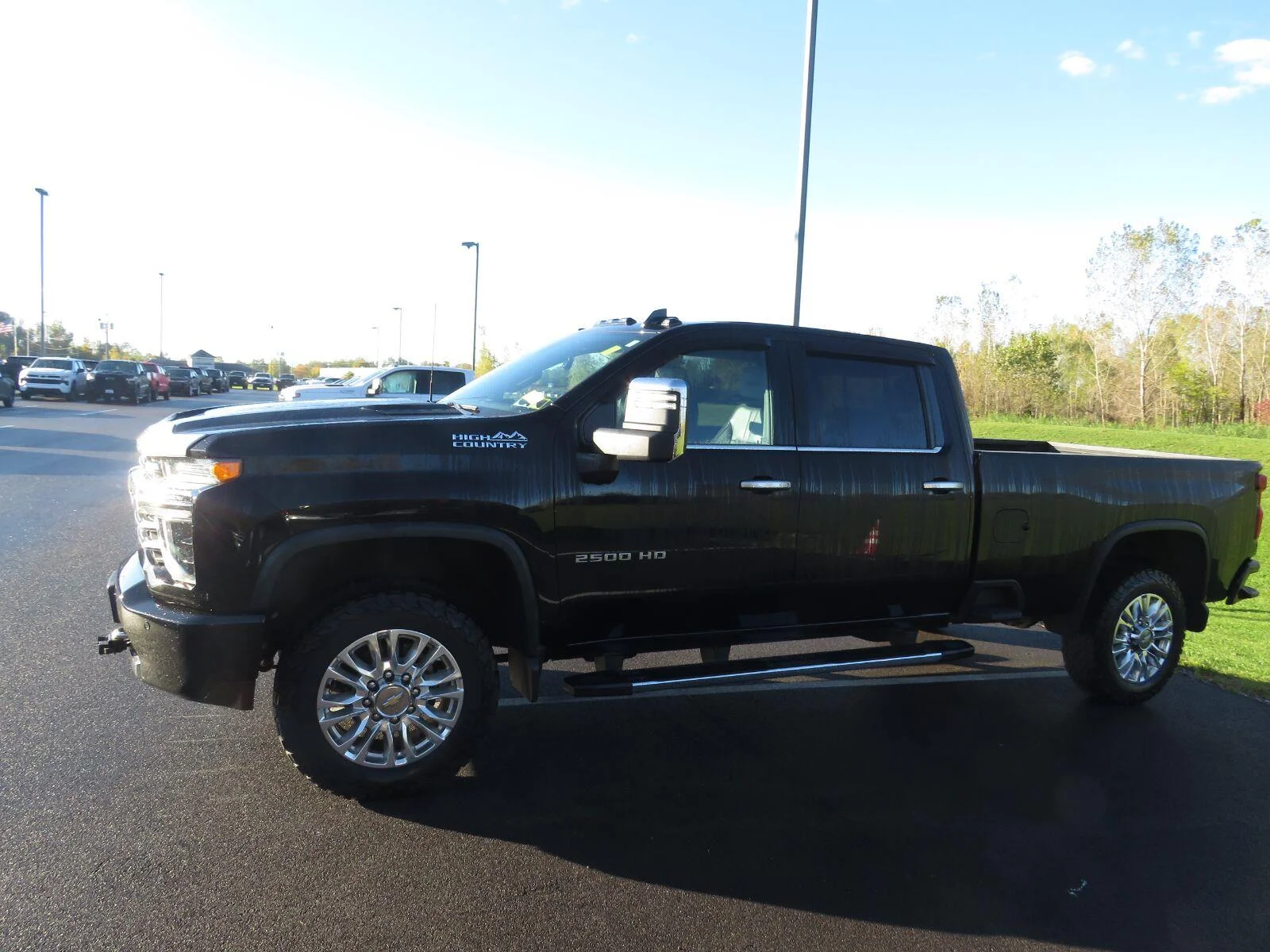 Used 2022 Mosaic Black Metallic Chevrolet High Country image 9