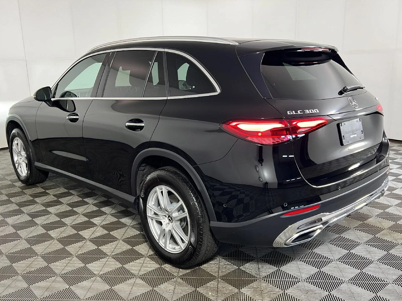 Used 2023 Black Mercedes-Benz GLC 300 image 17