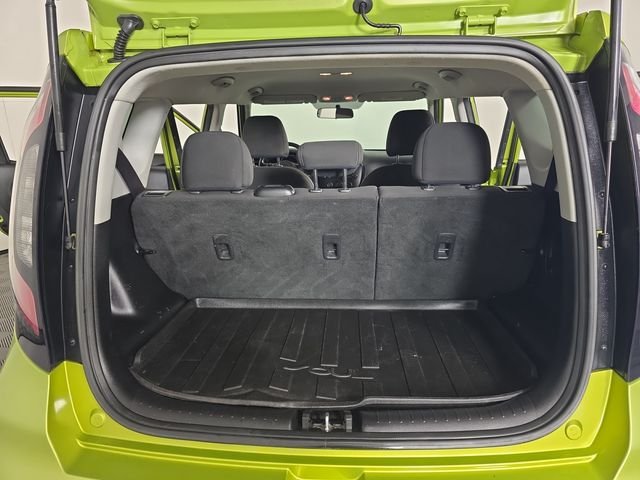 Used 2018 Green Kia Base image 24