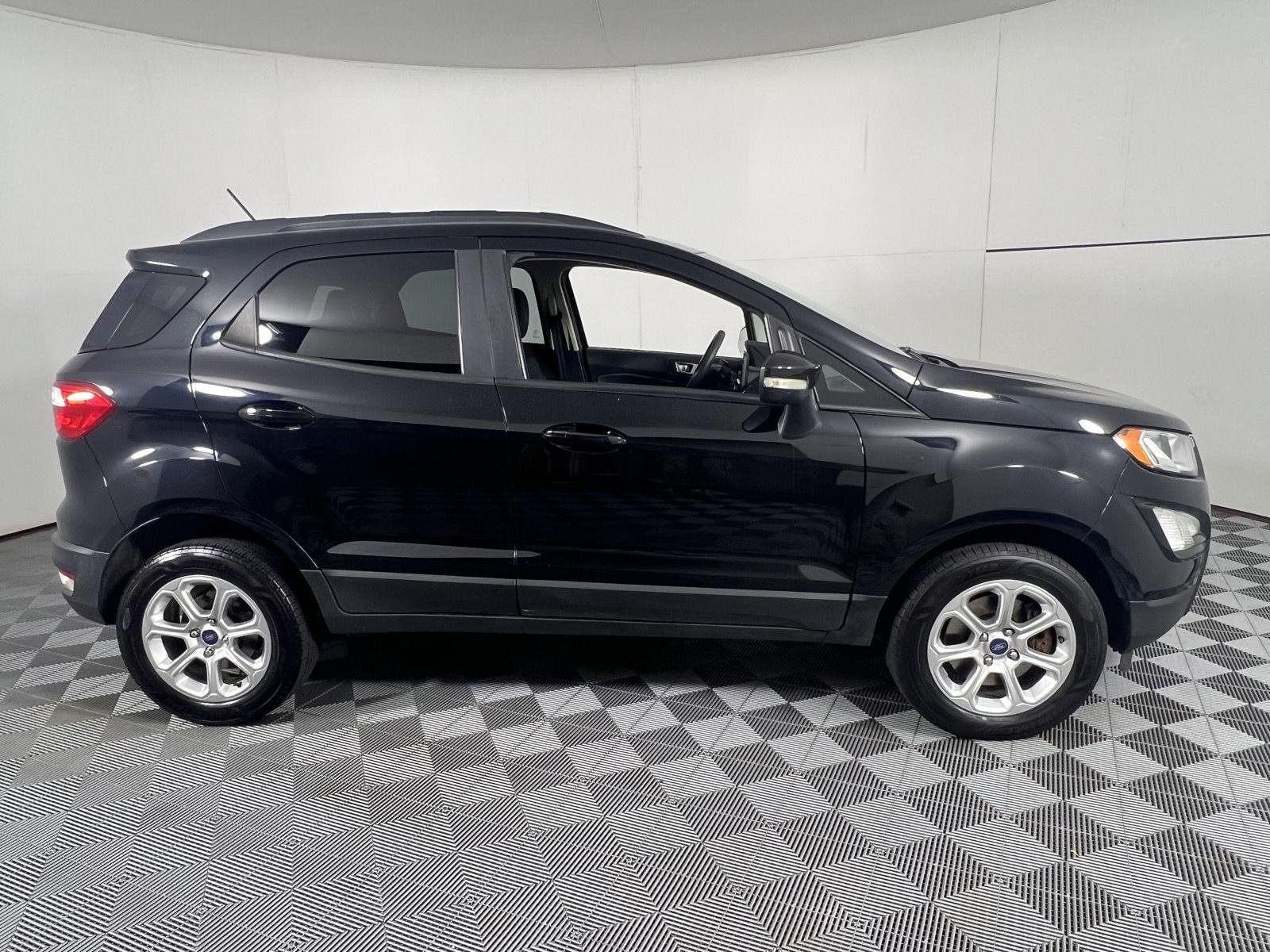 Used 2019 Shadow Black Ford SE image 12