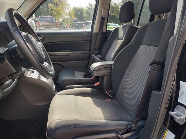 Used 2012 Black Jeep Latitude image 9