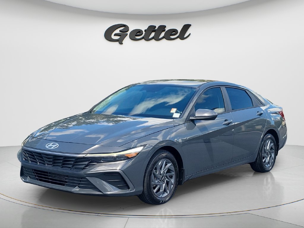 Used 2024 Gray Hyundai SEL image 1