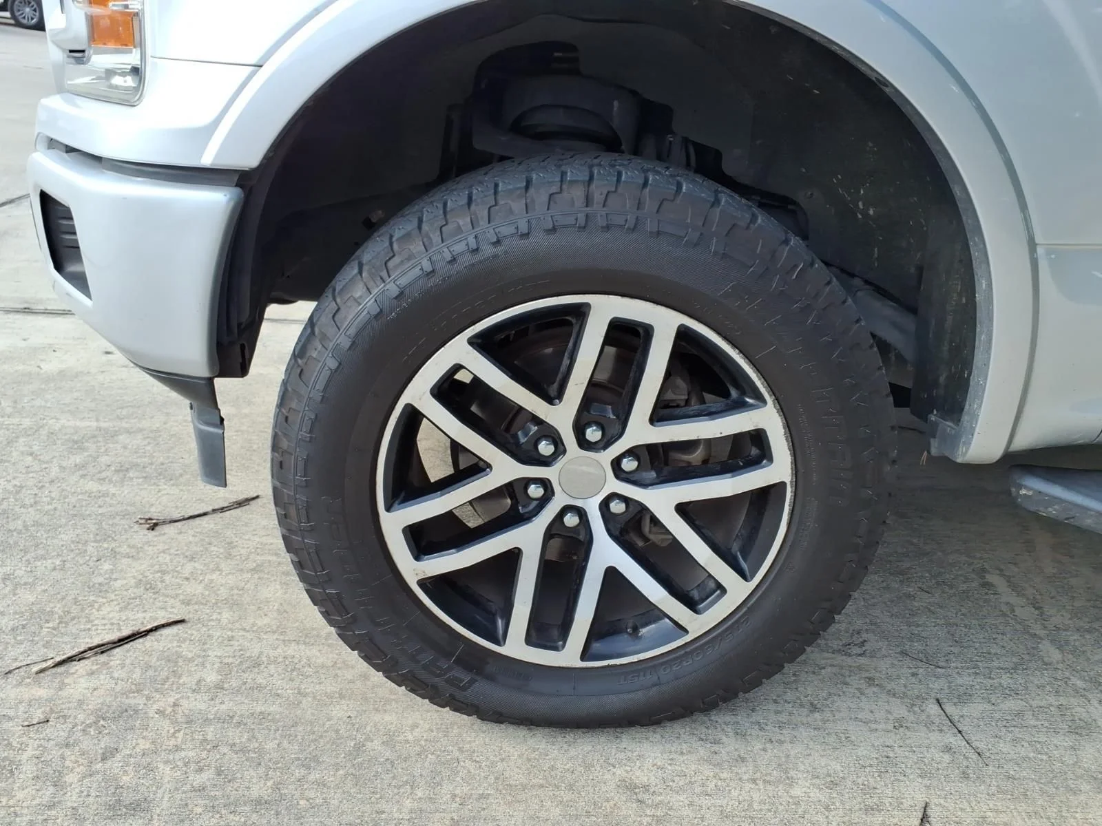 Used 2018 Silver Ford XLT image 5