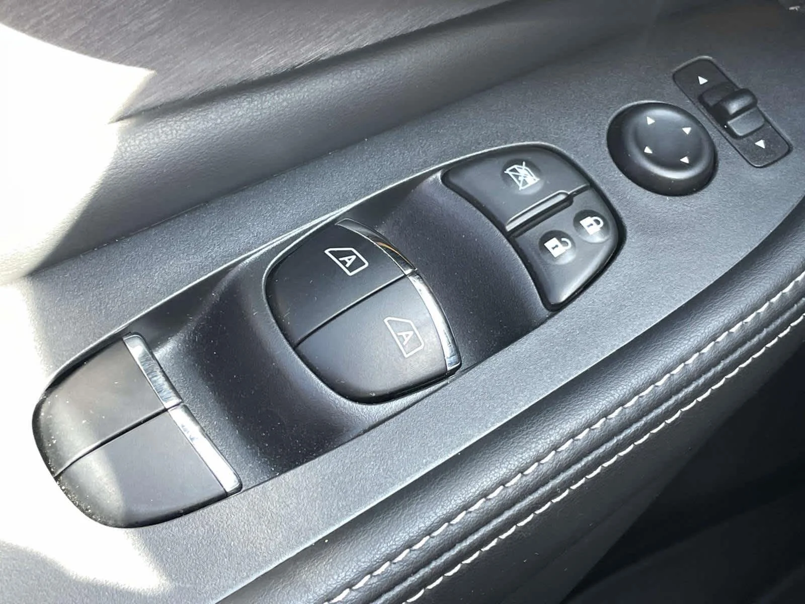 Used 2020 Gun Metallic Nissan SL image 31