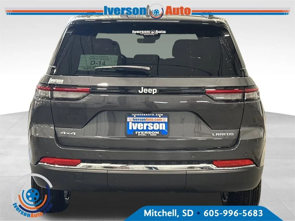 New 2026 Baltic Gray Metallic Clear-Coat Exterior Paint Jeep Laredo X image 6