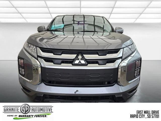 Used 2024 Silver Mitsubishi  image 8