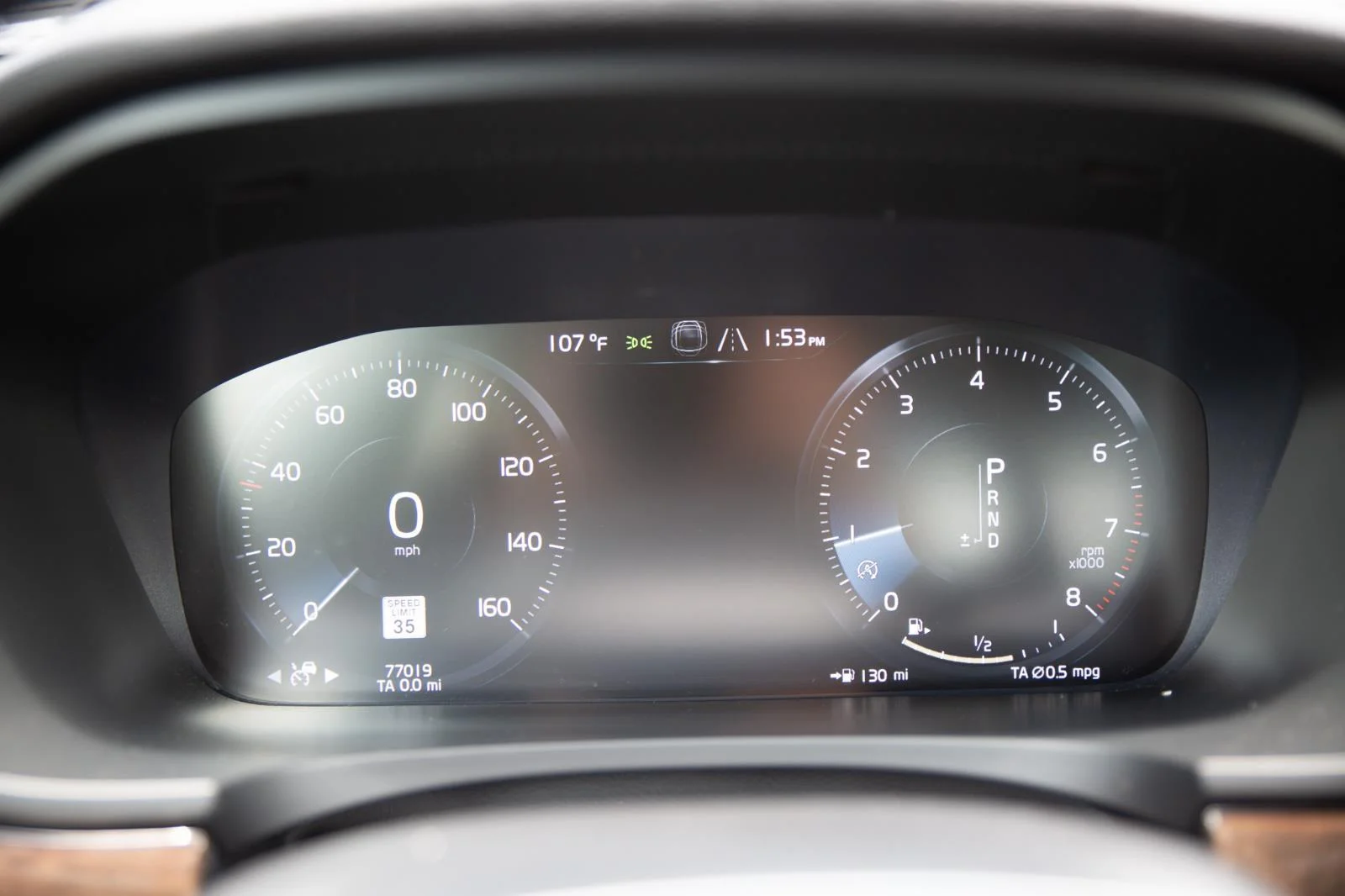 Used 2018  VOLVO  image 11