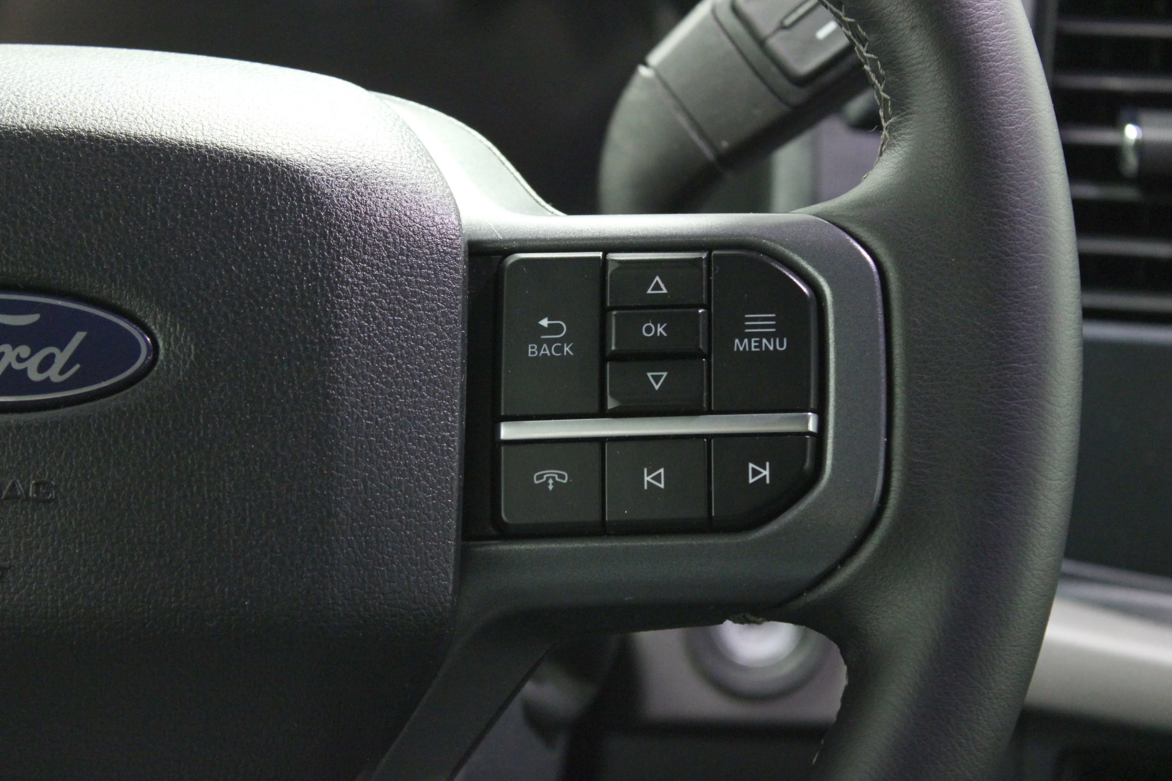 Used 2025 Agate Black Metallic Ford XLT image 24