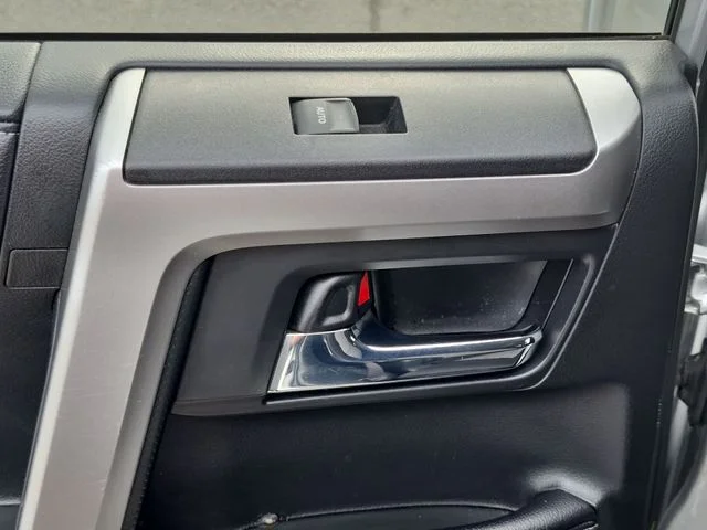 Used 2017 Silver Toyota SR5 image 26