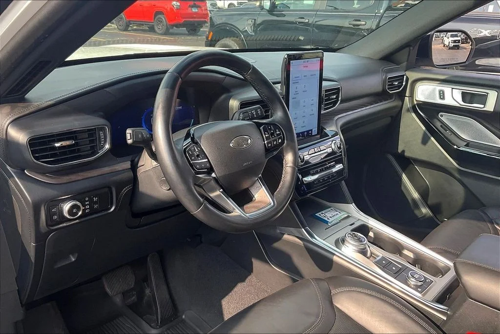 Used 2023 White Ford Platinum image 13