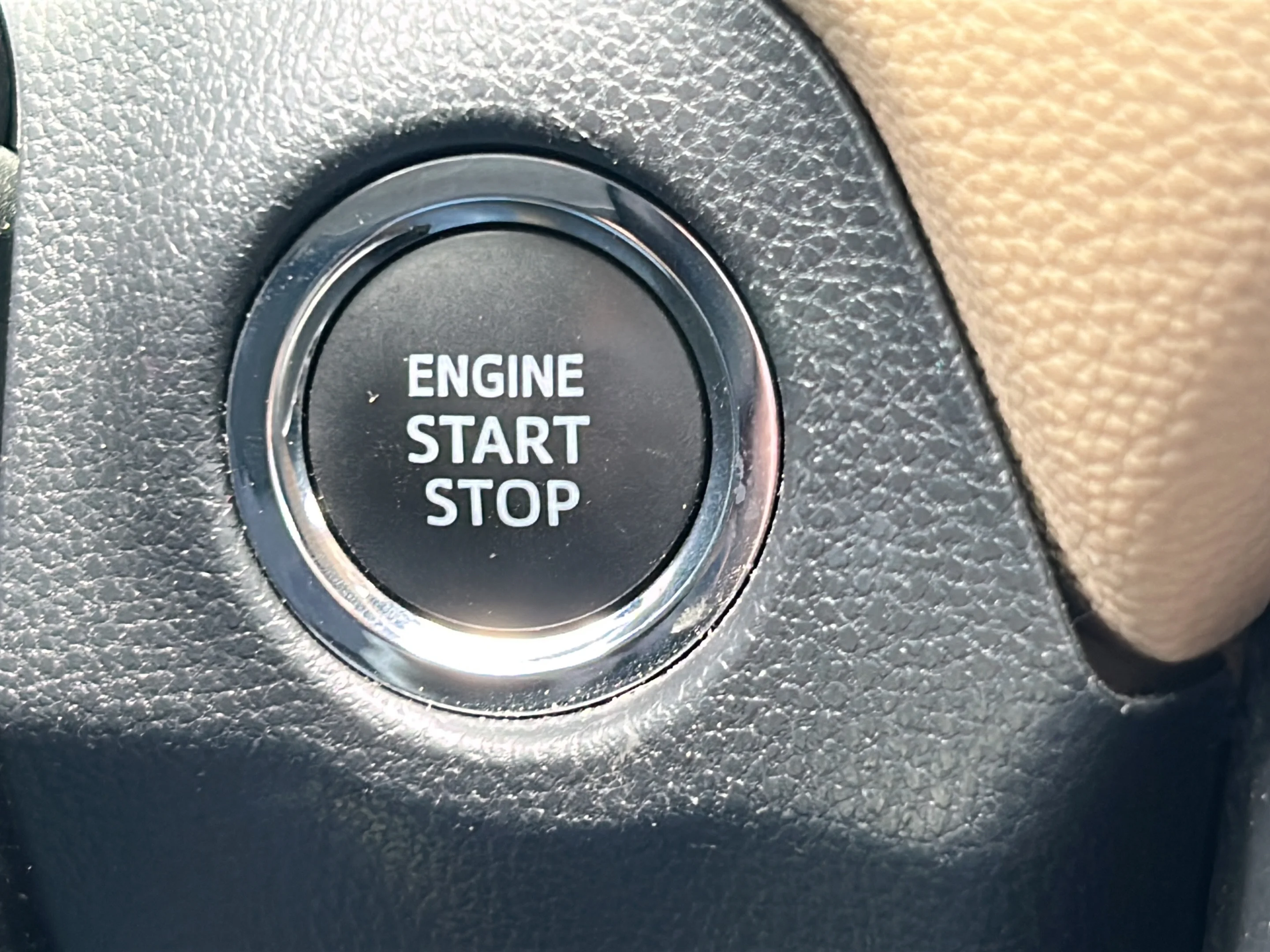 Used 2025 Pearl Toyota XLE Premium image 25