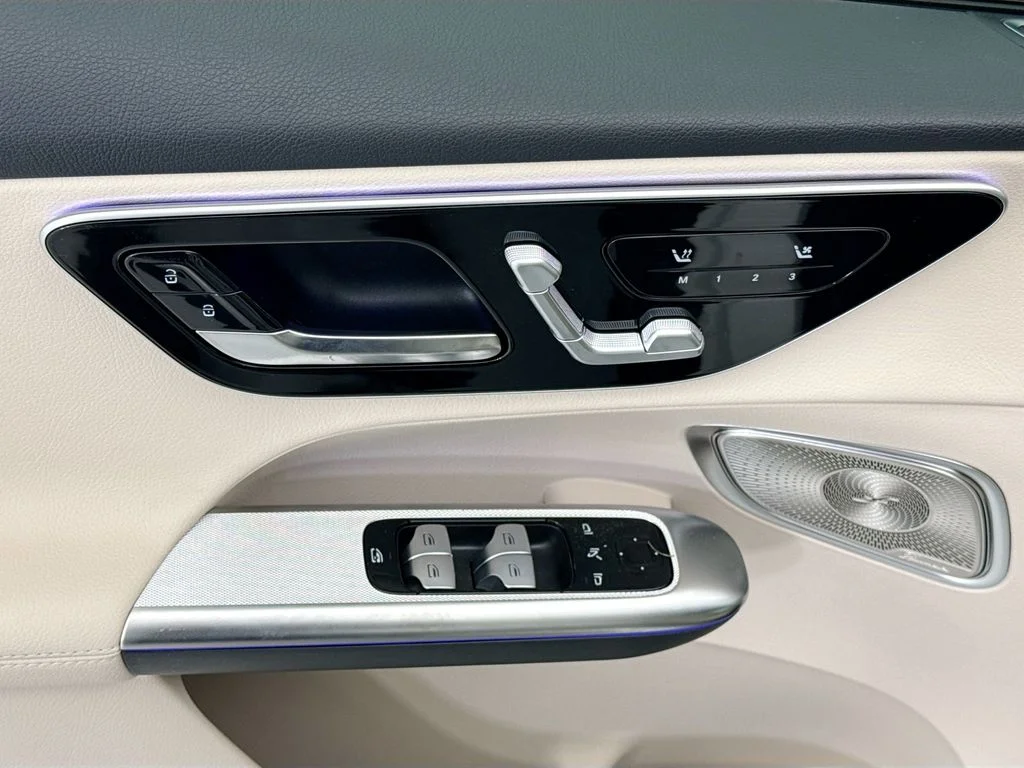 New 2026 White Mercedes-Benz GLC 300 image 22